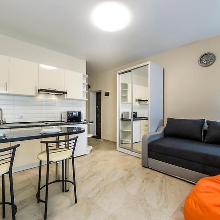 1 Room Apartment Near Peremohy Square Kiev Dış mekan fotoğraf