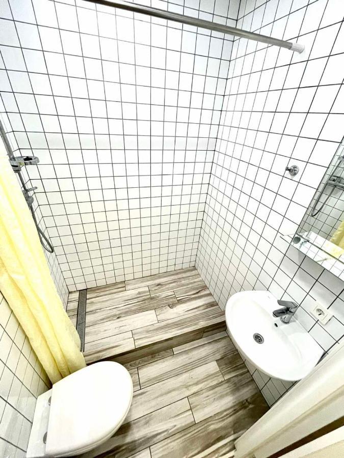 1 Room Apartment Near Peremohy Square Kiev Dış mekan fotoğraf