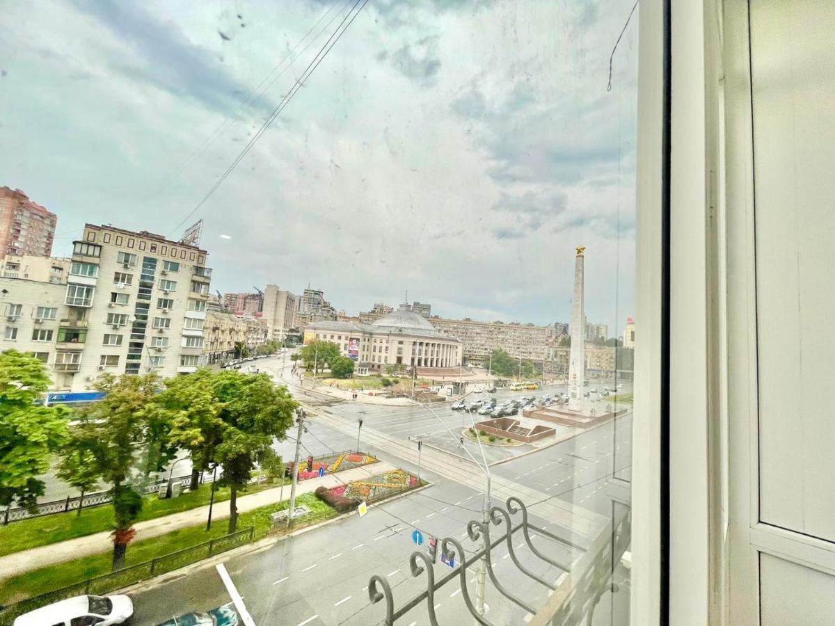1 Room Apartment Near Peremohy Square Kiev Dış mekan fotoğraf
