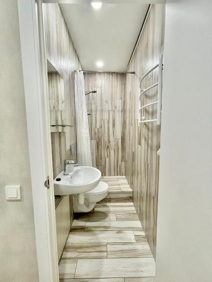 1 Room Apartment Near Peremohy Square Kiev Dış mekan fotoğraf